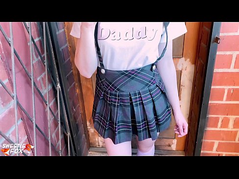 ❤️ Skolejente suger pikken hennes dypt og knuller i stedet for klasser. ❤ Pornovideo hos oss ﹏