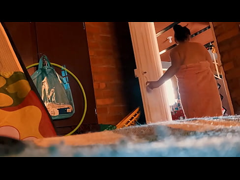 ❤️ Onkelen min følger meg inn i dusjen, han knuller meg mens jeg dusjer. ❤ Pornovideo hos oss ﹏