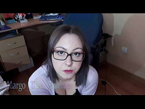 ❤️ Sexy jente med briller suger dildo dypt på kamera ❤ Pornovideo hos oss ﹏