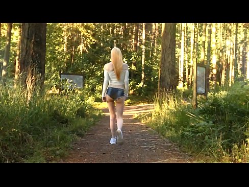 ❤️ Vakker kvinne beveger seg sakte, ikke nakenvideo ❤ Pornovideo hos oss ﹏
